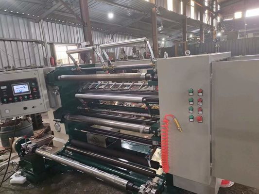 1300mm Dokunulmamış kumaş rulo kesme makinesi Kumaş kesme ve geri sarma makinesi 0-200m/Min