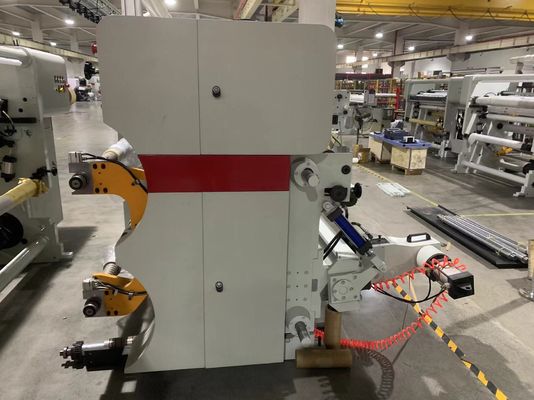 Dakikada 350m Yüksek Hızlı Kesme Makinesi Kumaş Dönüştürme ve Kesme Makinesi 30g - 300g