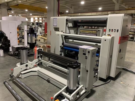 En fazla ana yuvarlak ağırlığı 1200KG yüksek hızlı yuvarlak kağıt kraft kağıt özel kesme ve geri sarma makinesi