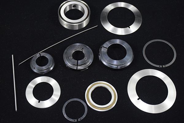 Yuvarlak Yüksek Hassasiyetli Döner Kesme Bıçağı Pvc Kenar Bıçağı Döner Bıçaqlar Kesme Makinesi Kağıt Boru Yapıştırıcı Teyp Kesme Makinesi Bıçağı 24